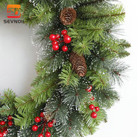 Guirlande de Noël avec baies rouges et cônes de pin, guirlande de pin blanc moucheté pour la porte d'entrée, décoration de maison pour les fêtes d'hiver