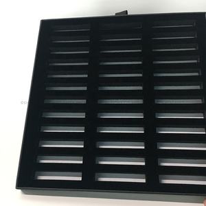 Boîte rigide personnalisée avec laminage mat et logo en feuille brillante, pour les ensembles de soins de la peau haut de gamme, les collections de sérums et les kits de beauté - Product Image 1