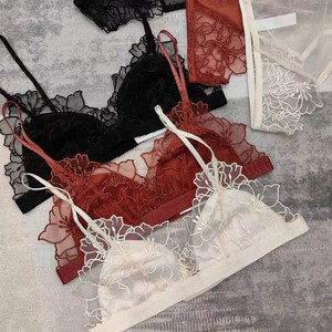 Ensemble de lingerie sexy brodé floral avec soutien-gorge à armatures à bonnets fins et culotte en dentelle - Product Image 3