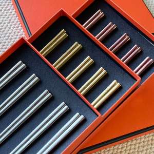 Juego de Palillos Metálicos de Regalo, 5 Pares de Palillos de Acero Inoxidable con Caja de Regalo para el Hogar y Restaurantes - Product Image 1