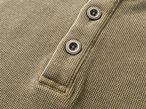 Camisa City Boy Waffle con Cuello Henley, Poliéster/Algodón, Corte Holgado Informal, Lavado Desgastado, Estilo Vintage para Venta al por Mayor - Product Image 3