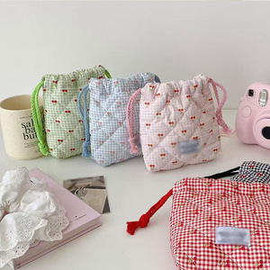 ถุงเชือกรูดกันฝุ่นแบบพกพาลายดอกไม้ลายตาราง - Product Image 5