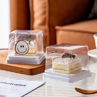 Mini boîte à gâteau carrée épaisse Tiramisu à emporter fabricant taille personnalisée récipient alimentaire à emporter en plastique boîte à biscuits Macaron