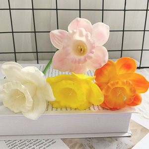 Narcisse artificiel en plastique de luxe, sensation premium, pour la décoration du salon et <span class=keywords><strong>les</strong></span> mariages - Product Image 1