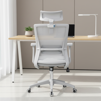 Chaise de bureau ergonomique moderne en maille avec accoudoirs réglables, support lombaire et mécanisme d'inclinaison pivotant pour usage en atelier