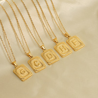Grosir kalung Choker huruf berlapis emas wanita A-Z besi tahan karat kalung liontin kotak awal 26