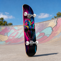 Planche de skateboard complète en bois d'érable 7 plis OEM personnalisée 80 cm Double Kick avec graphisme graffiti et casque pour adultes