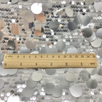 Tissu en dentelle brodée à paillettes transparentes de 5 mm + 18 mm, 18 couleurs en stock, idéal pour les robes de soirée – Vente chaude