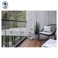Escalier droit architectural de luxe Prima pour intérieur, avec poutre en acier au carbone, pour usage résidentiel