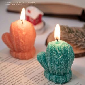 Bougie de luxe en cire de paraffine et de soja pour l'aromathérapie, ensemble mignon de gants et chapeau en laine pour les fêtes de Diwali et les fournitures de Noël - Product Image 1
