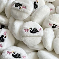 Houppette à poudre en peluche, douce et en velours, lavable et réutilisable, grande houppette cosmétique pour fond de teint avec ruban pour femme