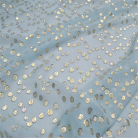 Tissu jacquard métallique en soie lurex bleu clair avec motif à pois brillants pour robe et châle féminins élégants