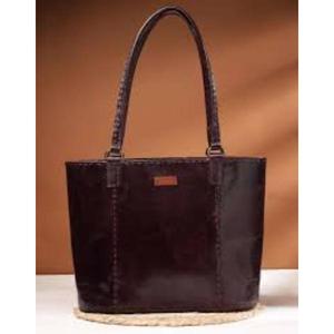 Sac à bandoulière en similicuir tendance pour femmes avec texture raffinée et capacité pratique pour transporter les essentiels personnels - Product Image 3