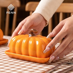 FENN Plat à beurre en céramique en forme de citrouille avec couvercle, plateau festonné, pot à beurre, décoration de cuisine automne/hiver, <span class=keywords><strong>vaisselle</strong></span> de Thanksgiving - Product Image 1