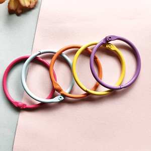Couleur bonbon alliage peinture bricolage anneau 45mm pince ouverture anneau à feuilles mobiles porte-clés avec matériau métallique livre anneau accessoires - Product Image 5