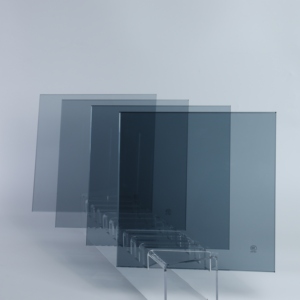 Verre réfléchissant à contrôle solaire, verre teinté à faible teneur en fer pour murs-rideaux haute performance et fenêtres à économie d'énergie - Product Image 1