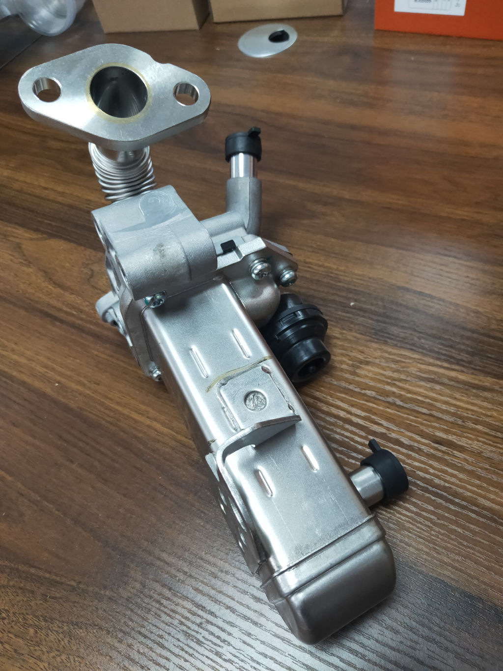 EGRバルブ 日産 100 NX 1990-1994年用 新品 14735-5X00A/5X00B