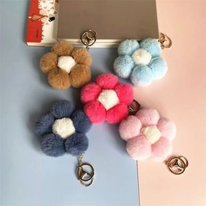 Nuevo Llavero de Estilo Coreano con Pompón Grande y Esponjoso Multicolor, Accesorio de Bola de Pelo de Pompón Floral para Colgar en el Bolso - Product Image 1