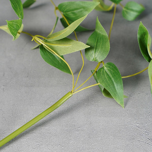 Feuilles de Clématite Artificielles Artisanales 95 cm, Plantes Murales en Plastique Vert, Fleurs en Soie pour Décoration Maison et Mariage - Product Image 3