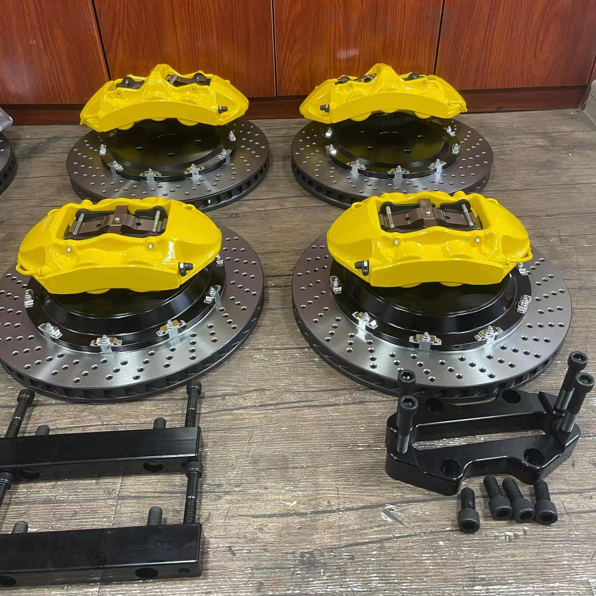 Alibaba.com上の高品質なアデリンブレーキキャリパーメーカーと