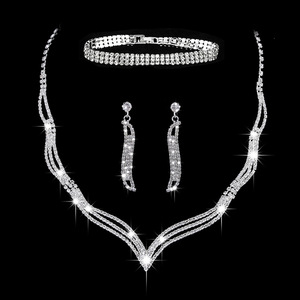 Gift Boxed Luxury Engagement Jewelry Set Rhinestone Necklace, Earrings & Ring Bridal Suite - Product Image 4