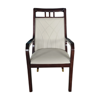 Fauteuil en bois massif de style nouveau avec dossier haut et couverture souple en cuir pour salle à manger à la maison et restaurant d'hôtel
