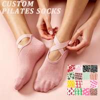 Chaussettes de Pilates antidérapantes à sangles croisées avec soutien de la voûte plantaire, chaussettes de yoga imprimées avec logo, fournisseur de chaussettes personnalisées pour femmes