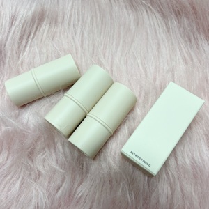 Baume à lèvres réparateur hydratant SPF au beurre de karité avec étiquette personnalisée - Product Image 2