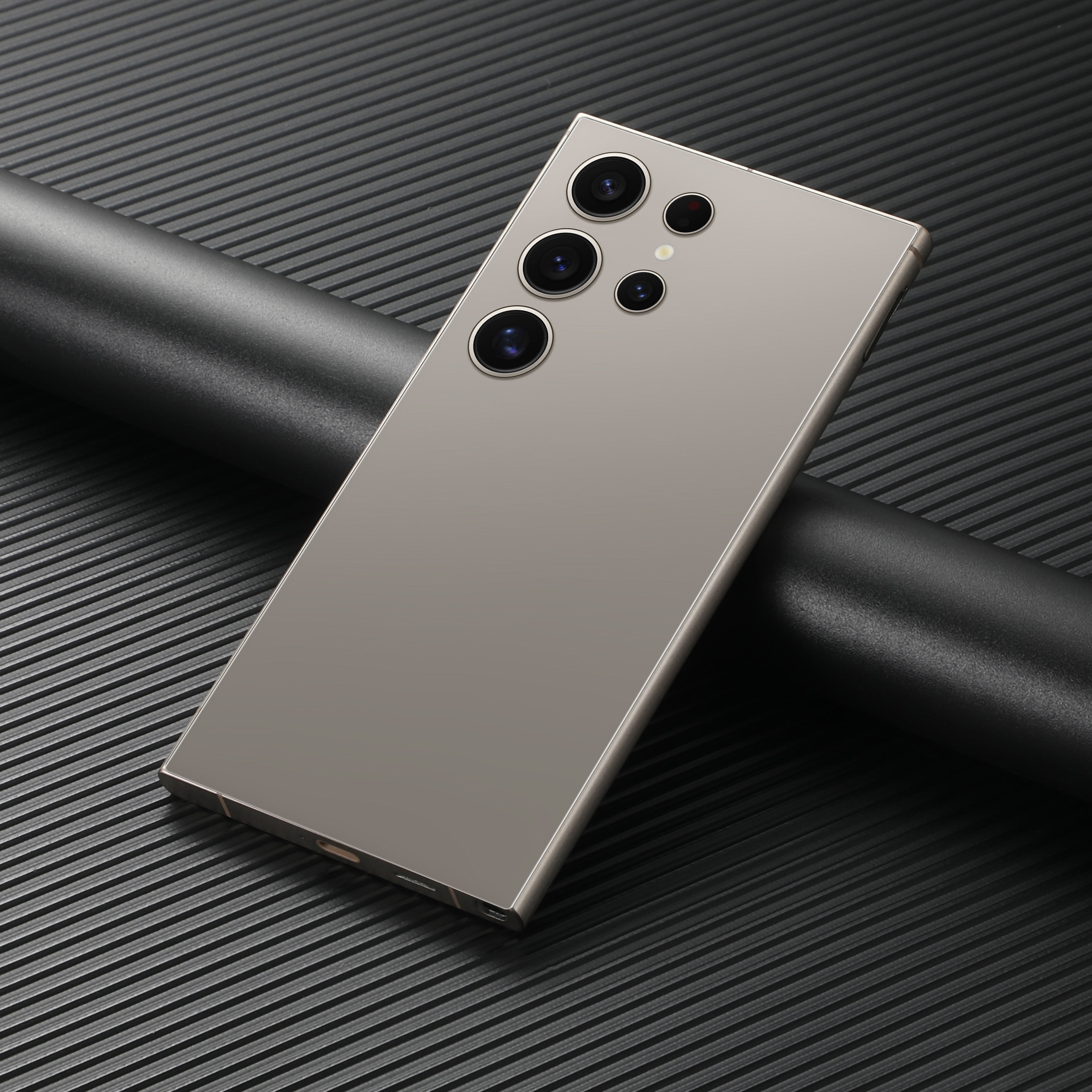 ไทเทเนียมโกลด์