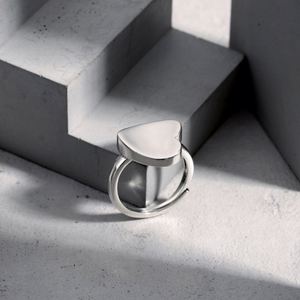 Bague de fiançailles minimaliste en forme de cœur réglable style métallique Dylam, plaquée rhodium, pour femme - Product Image 4