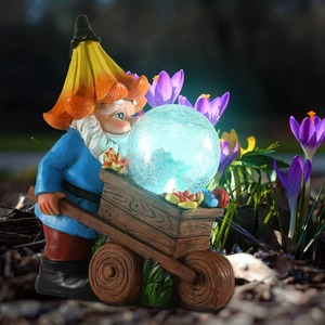 Witt Outdoor Garden Gnome goblin trolley luz de noche Luz de vidrio agrietado LED brillo solar en la noche artesanía de resina decorativa - Product Image 1
