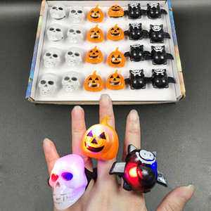 Anneau lumineux en plastique à motif citrouille, chauve-souris et crânes LED, fournitures festives d'Halloween, cadeau pour enfants, accessoires pour la collecte de bonbons, fête - Product Image 4