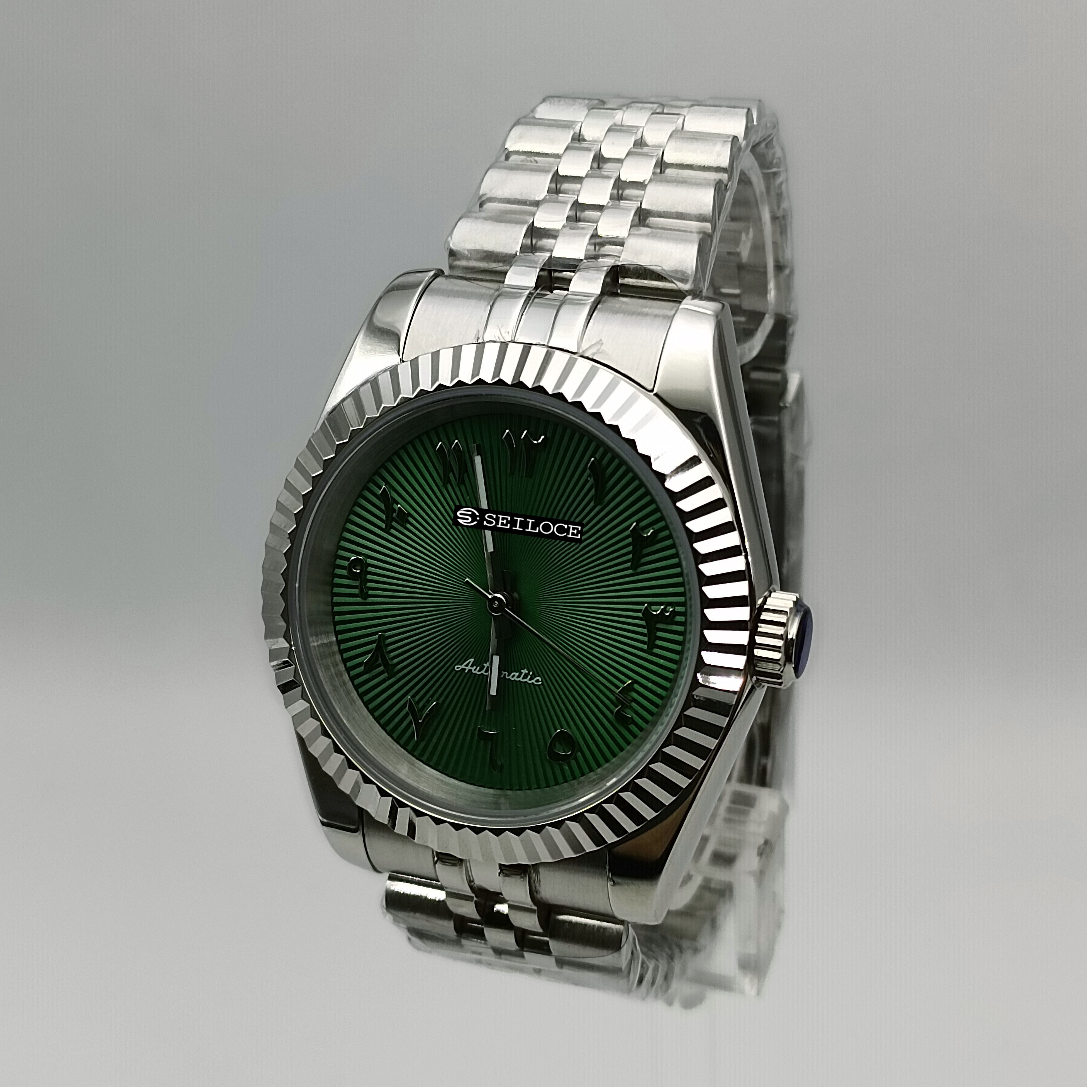 Caja plateada+esfera verde