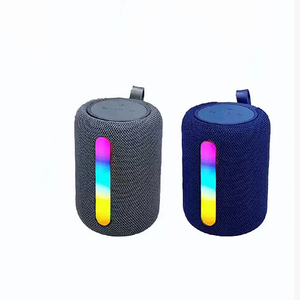 Hoogwaardige mini draagbare RGB draadloze <span class=keywords><strong>speaker</strong></span> met hoge kwaliteit en uitstekende uiterlijk, geschikt voor V5.3, 3-5 uur speeltijd, BT/USB/TF/FM/TWS. - Product Image 6