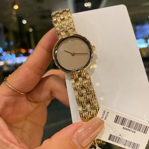 Reloj de Cuarzo Redondo Dorado para Mujer, Reloj de Pulsera Minimalista, Resistente al Agua 3 Bar, Regalo - Product Image 1