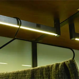 Hoge Kwaliteit Hangende Kleding Led Kast Licht, Garderobe Led Licht Met Pir Bewegingssensor