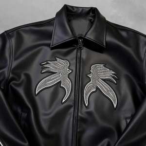 جاكيت بومبر شتوي رجالي للبيع بالجملة بتصميم مخصص، جاكيت جلد عالي الجودة مقاوم للرياح مع ميدالية مطرزة - Product Image 4