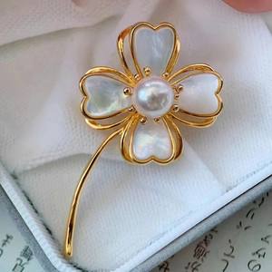 Broche de Perlas Akoya de 7mm Estilo Welfare, Colgante de Perla Natural Blanca con Incrustaciones de Mariposa, Trébol de Cuatro Hojas, Elegantes Broches para el Pecho - Product Image 4