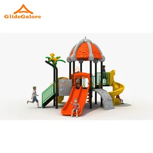 L'aventure de toboggan de terrain de jeu extérieur GlideGalore attend les enfants