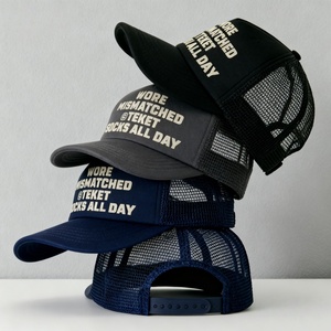 Casquette Trucker Sportive 5 Panneaux Personnalisable en Gros, Perforée au Laser, 100% Polyester Velours et Maille, Casquette Vierge en Stock - Product Image 3