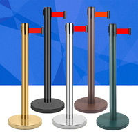 Barrières de contrôle de file d'attente de poteau de ceinture en acier rétractable Q Manager Boom Stanchion pour la gestion du trafic bancaire