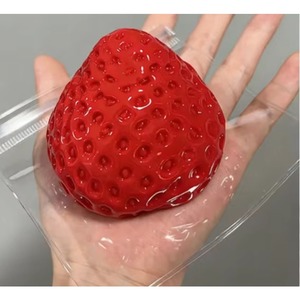 Juguete Antiestrés Rednote Viral con Forma de Fresa Cubierta de Nieve: Textura Suave Similar al Silicona, Venta al Por Mayor - Product Image 1