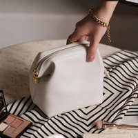 Pochette de maquillage miniature de luxe en cuir PU, étiquette privée personnalisée, fermeture éclair étanche, petite trousse de toilette de voyage