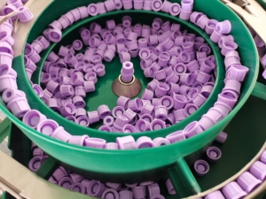 Macchina automatica dello stampaggio ad iniezione di plastica per il tubo della raccolta del sangue che fa la macchina con la macchina di GMP - Product Image 3