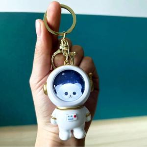 Lustige Sternennacht licht Astronaut Schlüssel bund Liebhaber Leuchten Bär Schlüssel anhänger Paket Anhänger Kleine Geschenke Großhandel Tasche hängen - Product Image 3