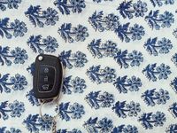 Sac fourre-tout pour femme au design épuré et intemporel, conçu pour accompagner les routines quotidiennes, des trajets matinaux aux sorties du soir.