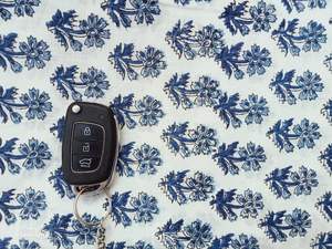 Bolso Tote para Mujer con un Diseño Limpio y Atemporal, Ideal para las Rutinas Diarias, desde el Desplazamiento Matutino hasta los Planes Nocturnos - Product Image 2