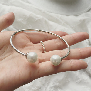 Braccialetto aperto di perle d'argento all'ingrosso della fabbrica <span class=keywords><strong>per</strong></span> le donne bracciale di perle di <span class=keywords><strong>san</strong></span> <span class=keywords><strong>valentino</strong></span> presente bracciale popolare di alta qualità - Product Image 1