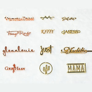 TANAI de moda de metal alfabeto color oro diseño de marca Carta bolsos logotipo - Product Image 1