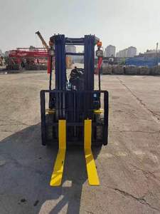 Carretilla elevadora diésel 4WD Komatsu de 3 toneladas usada Original japonesa resistente y duradera con mástil de dos etapas a la venta con rendimiento estable - Product Image 4